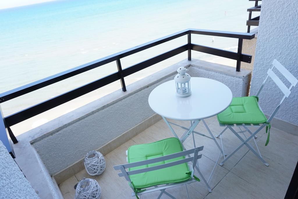 Lazuli Sea View-Beachfront Ap 405 Larnaca Zewnętrze zdjęcie