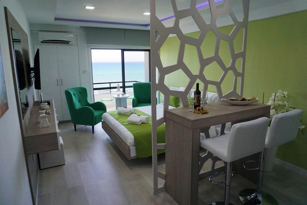 Lazuli Sea View-Beachfront Ap 405 Larnaca Zewnętrze zdjęcie